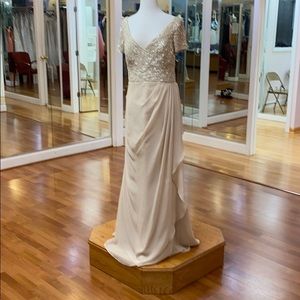 ✔️ taupe “cashmere” color mother’s gown